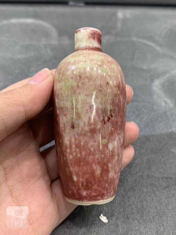 清康熙豇豆红釉鼻烟壶 - 图5
